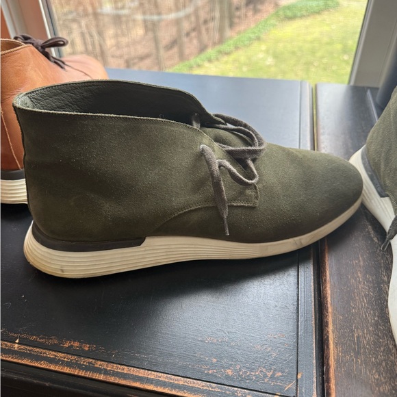 Olive Green Suede Chukka Boots with Rounded Toe and Minimalist Design - Picture 2 of 4